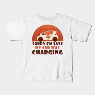 Electric car charging Kids T-Shirt